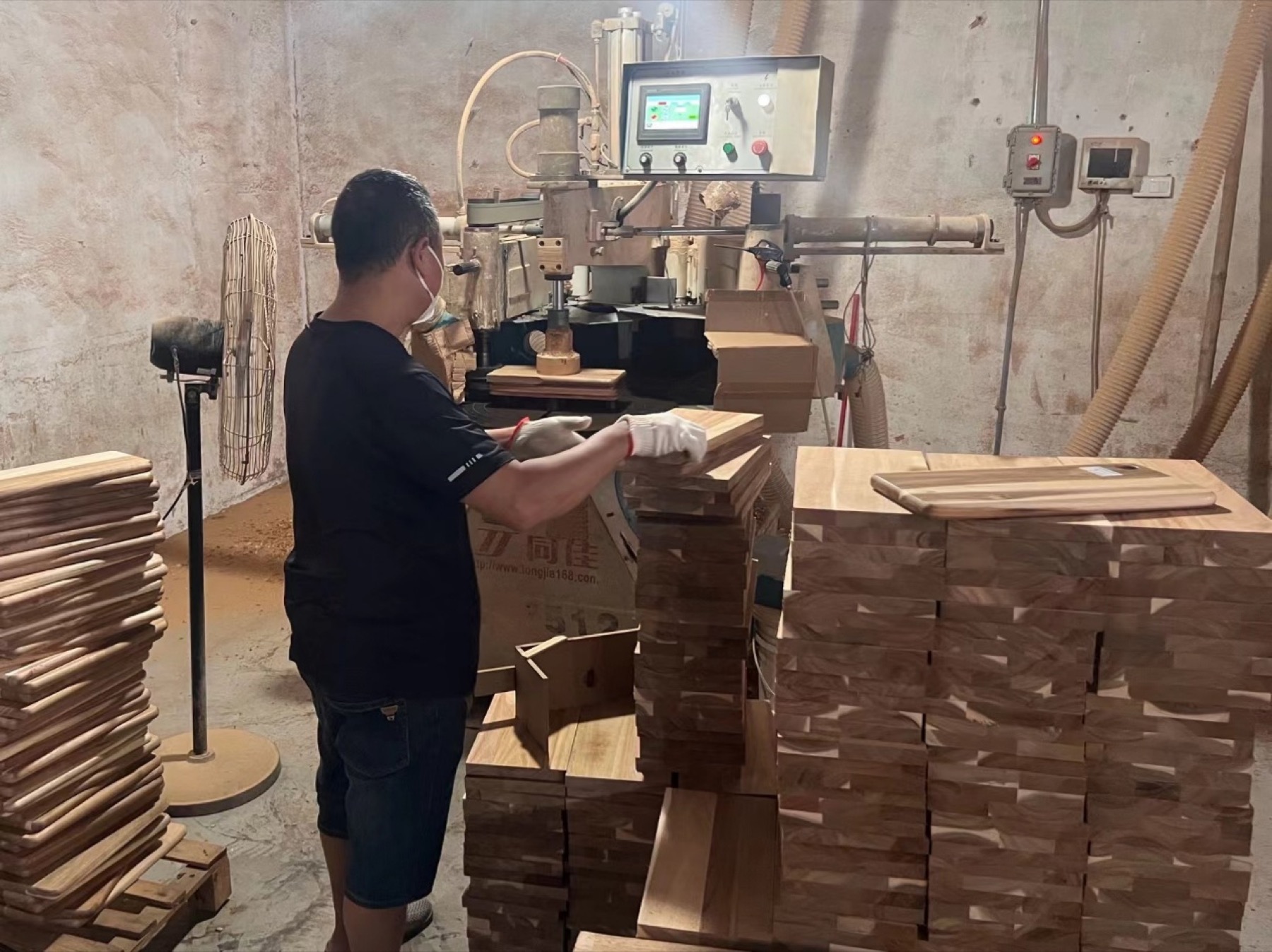 Profiling shaped wooden boards and trays